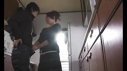 Danielle couple amateur bi avec une amie montre le corps en public