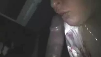 Modèle sexuel débutant de 18 ans fait une fellation xxx amateur black inoubliable