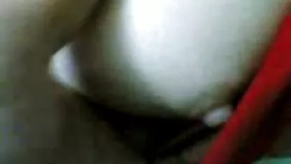 Le mec sous la douche a déchiré sa copine teen amateur sexe en anal
