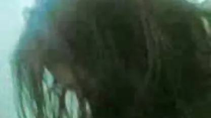 Fille affectueuse discutant avec jerkers excités discutant video amateur voyeur