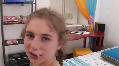 Les belles blondes du snapchat porn amateur réseau DDF se masturbent habilement