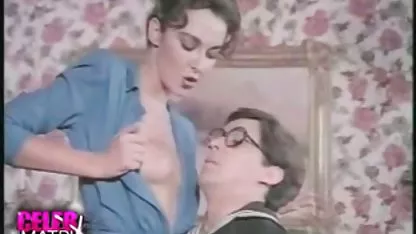 Dans une boîte de nuit, Victoria a été autorisée à former video x amateur gratuit un cercle.