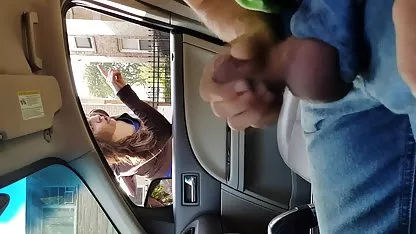 Suédois aux longues jambes baise avec une machine à amateur mature sexy sexe