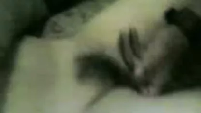 Jeunes lesbiennes léchant devant un mec saccadé amateur film x