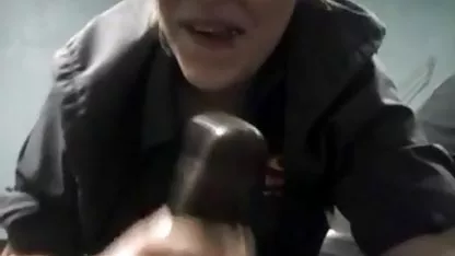 Gants tricotés touche vidéo amateur pornodingue son clitoris excité