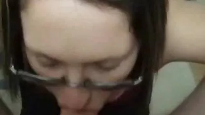 Deux mecs amateur porn xxx pompés baisent une fille dans un cul délicieux à tour de rôle