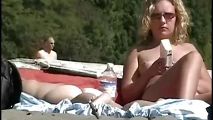 Dakota avec un hard anal amateur ami a donné un homme dans le cul