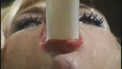 Nadia a décidé de lui tapoter la vidéo sex amateur chatte juste sous l'arbre de Noël