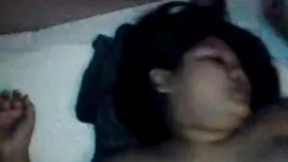 Salope bien emballée dans du ruban adhésif vidéo sexe amateur gratuit et forcée à lécher la chatte