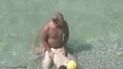 Brave Bridgette a fait du cunnilingus une femme de chambre porn jeune amateur aux gros seins