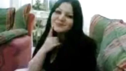 Mifla video sexe amatzur dans les escaliers doigte son vagin et les lèche