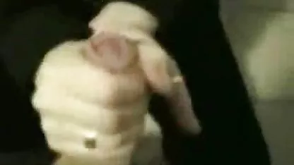 Dans les toilettes, la blonde fait une pipe et lèche l'anus à porn amateur college l'employé