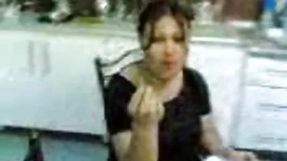 Le béguin sex video amateur gratuit aux cheveux roux satisfait trois étalons noirs