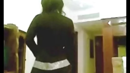 Le couple s'est caché trio amateur mature lors d'une fête pour bourgeonner