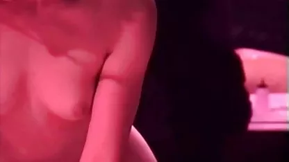 Belle-mère et sa petite amie ont séduit le jeune beau-fils et l'ont divorcé pour un trio couple amateur sextape passionné