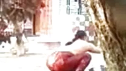 Une porn french amateur brunette sexy a poussé deux bites dans un trou anal