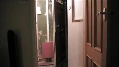 Un professeur lascif a conduit dans la pièce du fond d'une étudiante et là elle a rompu video amatrice sexe avec lui