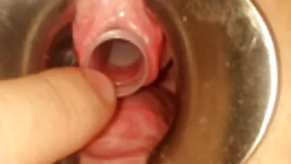 Héroïne sexy baisée dans une ruelle d'un video bisex amateur rival diabolique