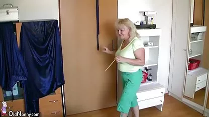Une superbe brésilienne aime le cunnilingus d'un étalon film amateur erotique noir