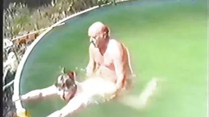 Gangbang d'une femelle lascive et rivière de sperme de ses trous sexe video amateur
