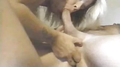Une chienne tube amateur sex riche de Russie caresse sa casquette dans le jacuzzi