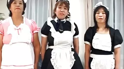 Après la remise en forme, la mignonne en video sexe amateur trio short sexy s’amène à se masturber avec une branlette