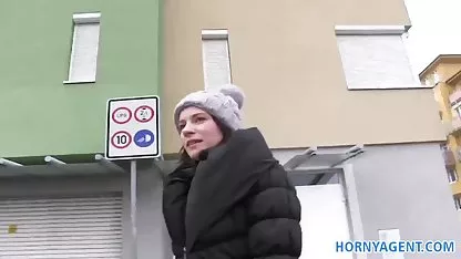 Les étudiants ont mangé une pizza et ont baisé à jeun gay voyeur amateur