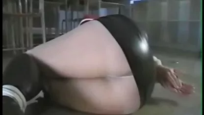 Un homme a enlevé une amateur couple xxx employée de magasin et l'a déchirée à la maison