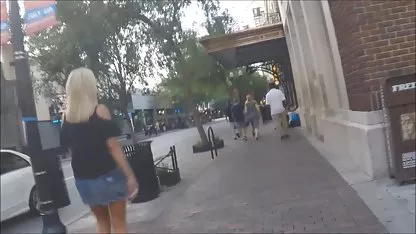 Une MILF en bas noirs video amateur candaulisme avec de gros seins se fait défoncer par un jeune amant