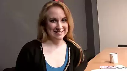Charmante Athéna se tukif video amateur masturbe au lit