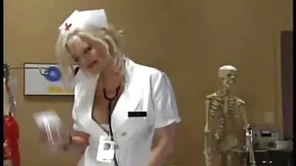 Skinny Marina video sexe amatrice francaise fait une belle pipe à un ami