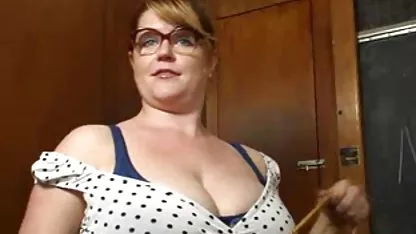 Une sélection de vidéos dans lesquelles couple amateur sex des salopes russes sucent habilement une bite