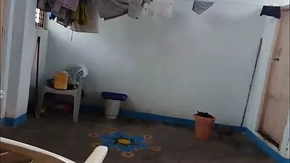 Un bébé en jupe écossaise a servi deux mecs à la fois amatur tube