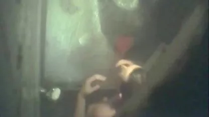 Blonde à gros seins change de vêtements video sextape amateur devant la caméra et se masturbe