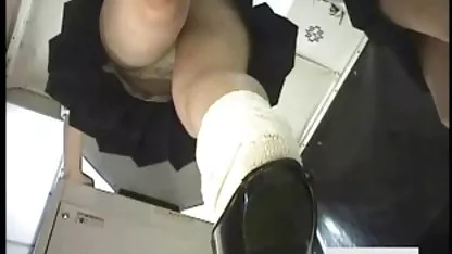 Poussin noir teen amateur xxx écarte les jambes devant un mec blanc
