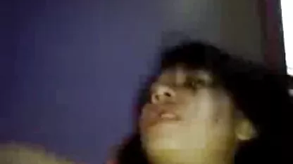 Le modèle novice amateur sex hd montre la casquette