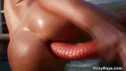Mince modèle webcam en bas voyeur amateur video fume et insère un gode dans son cul