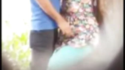 Maman amateur voyeur xxx en jupe courte séduit un jeune fils