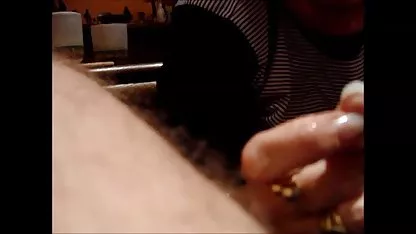 Une folle beauté en short rouge se fait baiser sur un chantier video amateur porn de construction abandonné