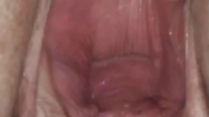 La belle vidéo sodomie amateur aux cheveux roux baise avec le maître photo après une séance photo