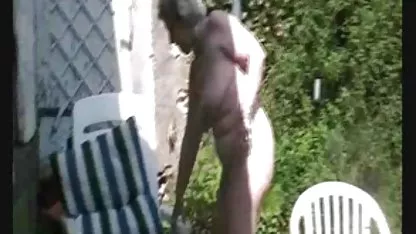 Des étudiantes voyeur chatte poilue sexy se frottent doucement les chattes