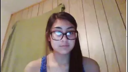 Lena donne habilement une pipe à baise arabe amateur son partenaire excité