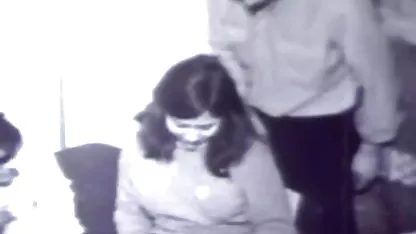 Poussin prouvant son obéissance suce sextape couple amateur consciencieusement la bite de l'homme