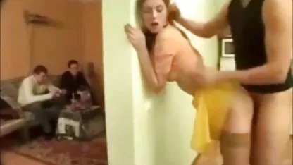 Mère porn couple amateur enseigne fille stupide bon sexe