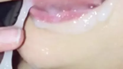 Les lesbiennes teen amateur french se lèchent doucement la chatte