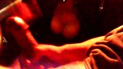 Une étudiante de 18 ans picore son camarade de cougar anal amateur classe dans le bureau du professeur