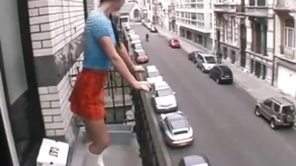 La vieille tante sexe amateur hard grosse baise ses gros mamelons et se masturbe