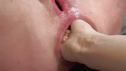 Une femme expérimentée porn teen voyeur a donné une fellation professionnelle à deux hommes