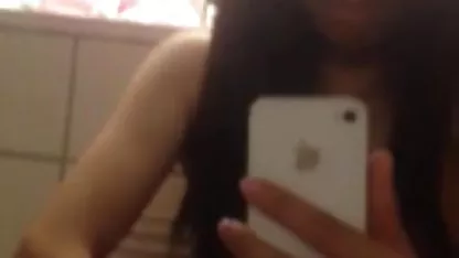 Sexy Chick amateur webcam tube suce un homme noir une grosse bite