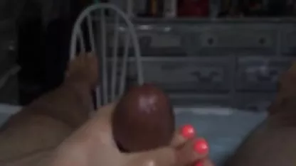 Bitches invitent les gars pour le sexe et promettent un orgasme amateur dex sauvage